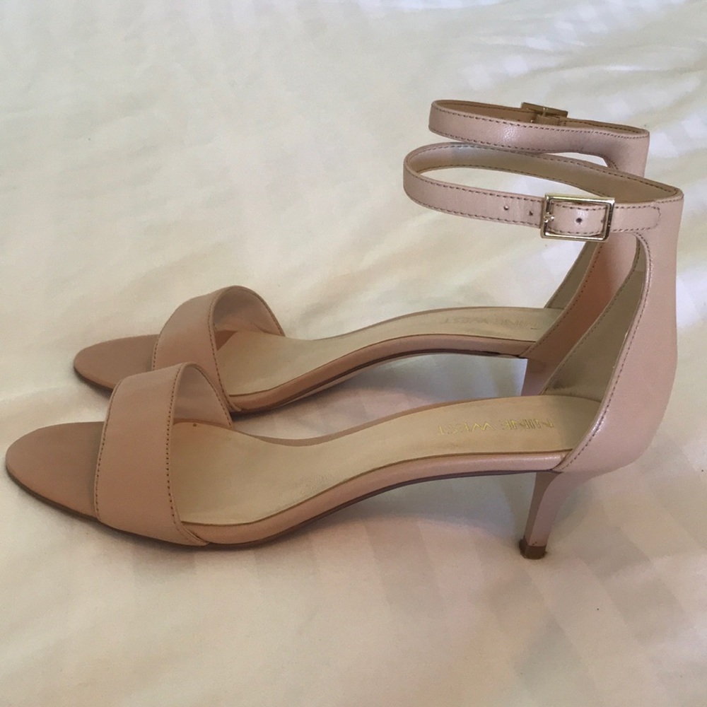 Nude Nine West pumps with kitten heel